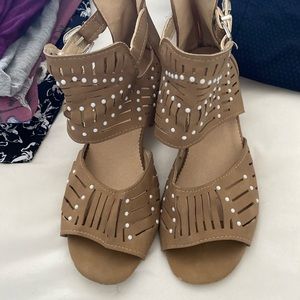 Sandals with heel